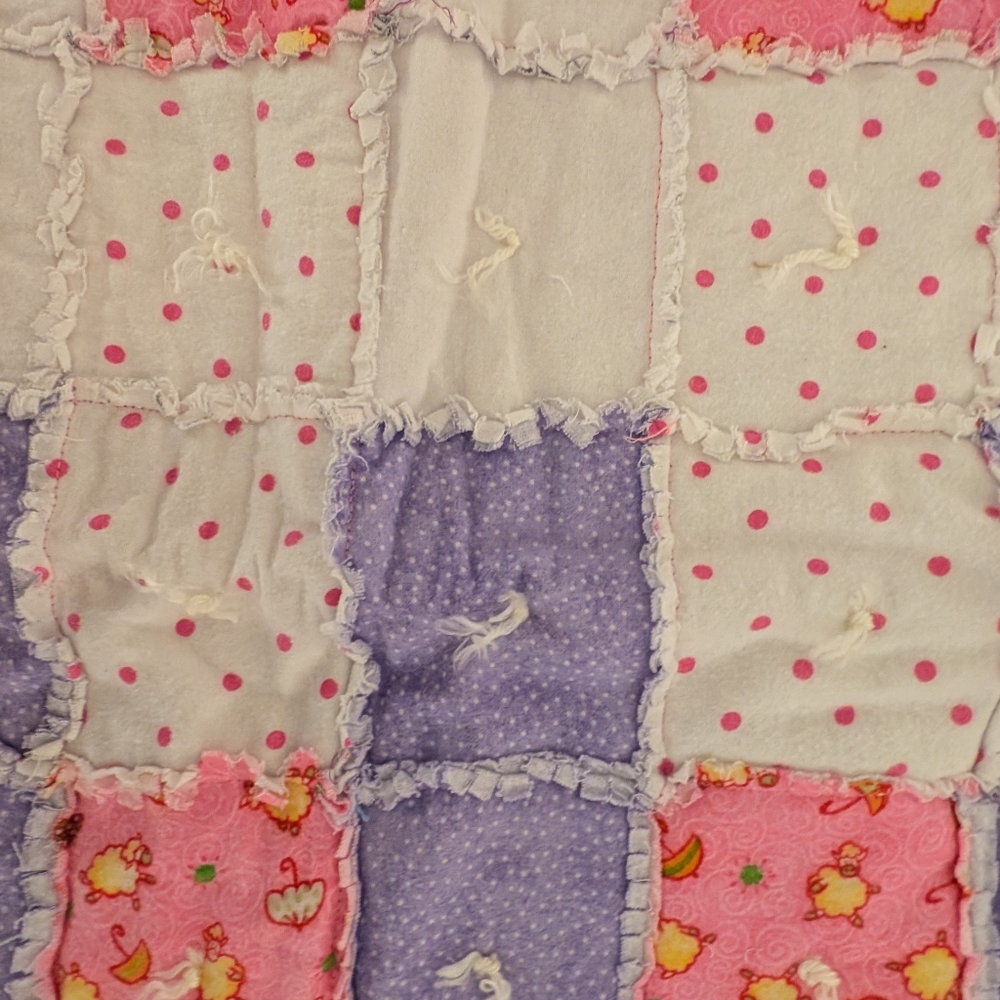 Adorable handmade quilt - Picture 5 of 7